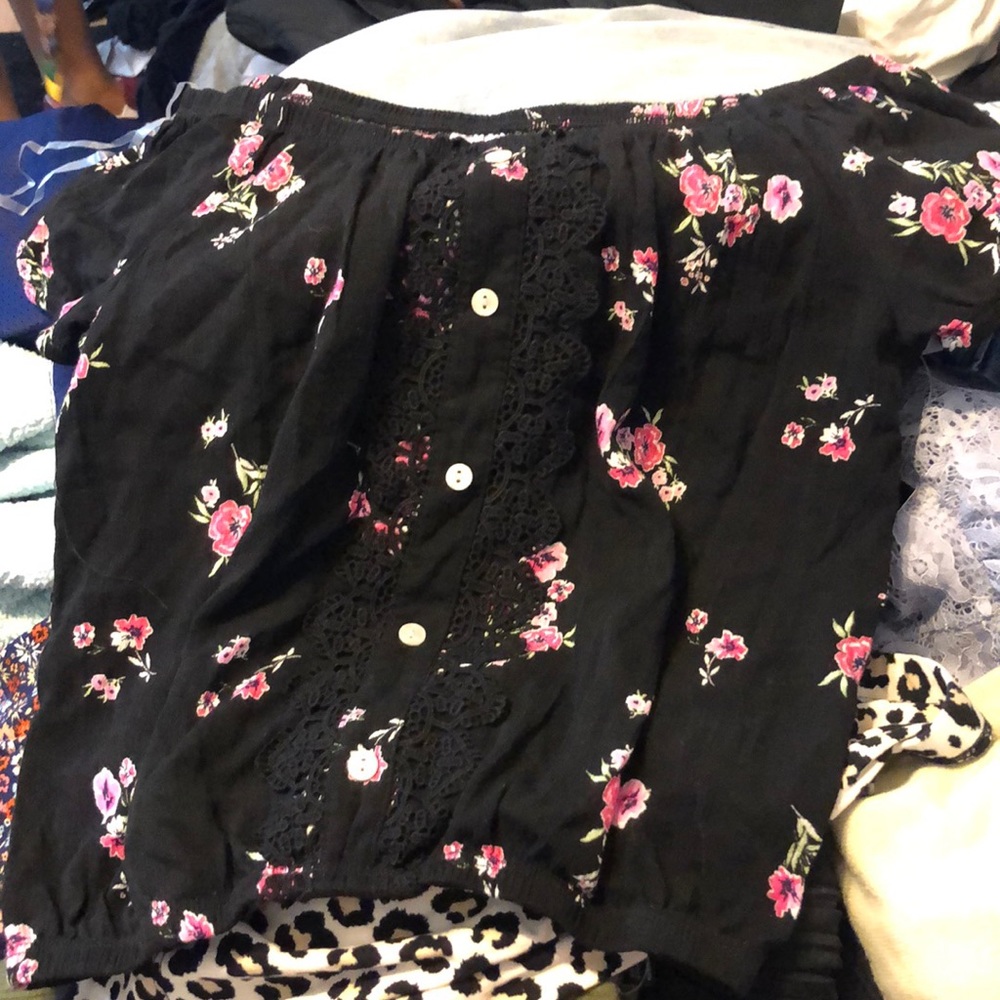 Floral off shoulders shirt